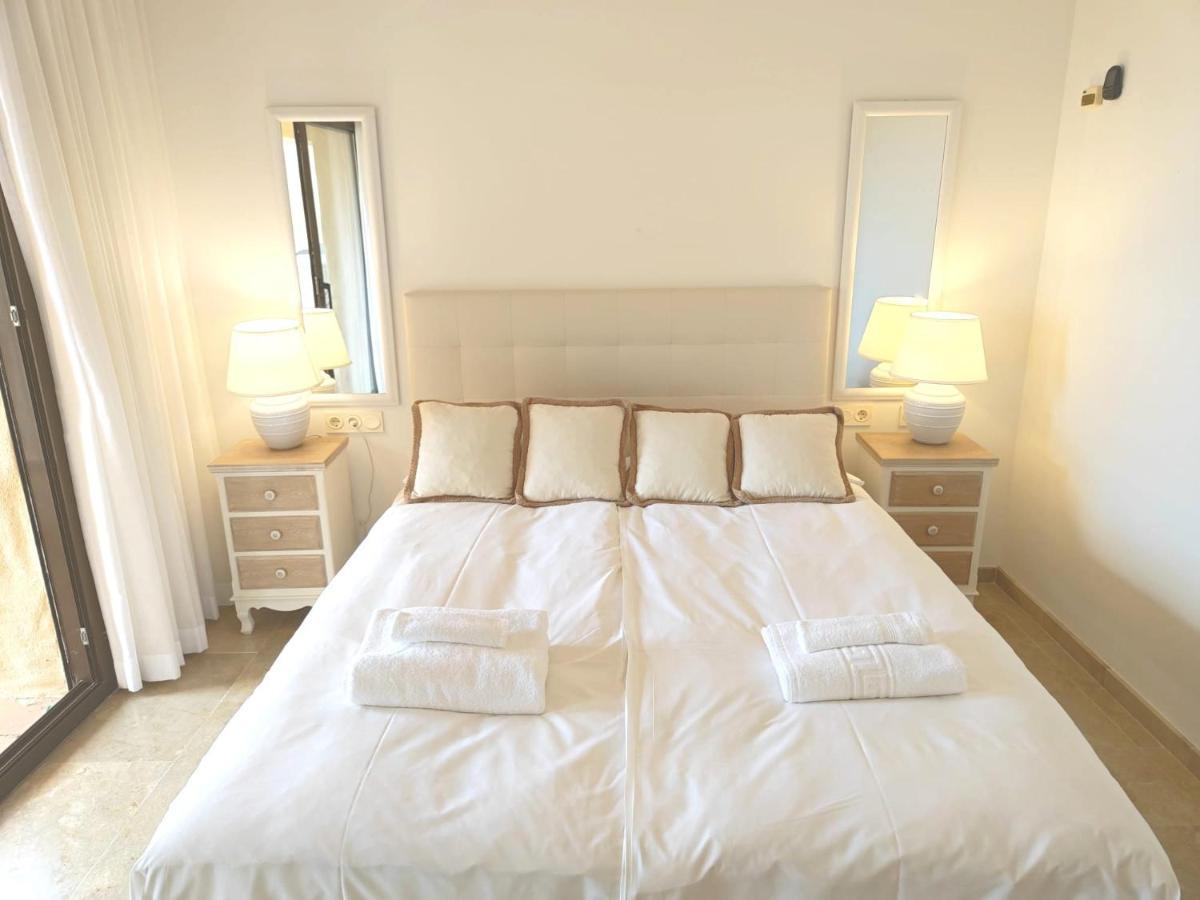 Ferienwohnung 15 First Line Penthouse With Wonderful Seaview Near Duquesa Golf Manilva Andalucia Exterior foto